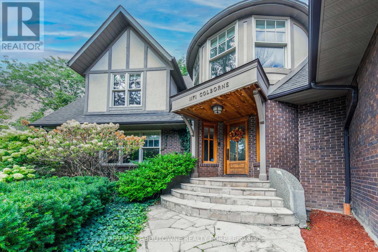 1171 Colborne Court, Oakville, Ontario  L6J 6B9 - Photo 2 - W12138044