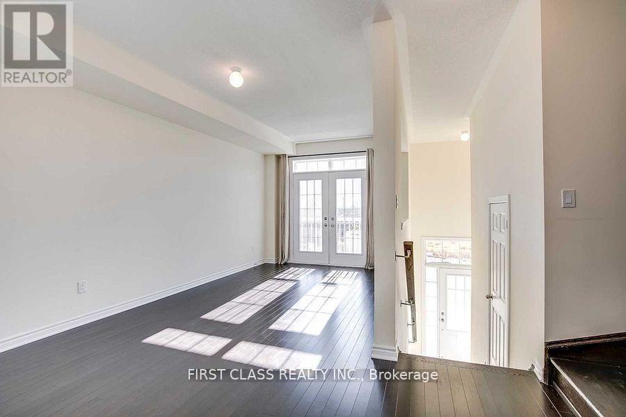 126 Farooq Boulevard, Vaughan, Ontario  L4H 4S1 - Photo 2 - N12138077