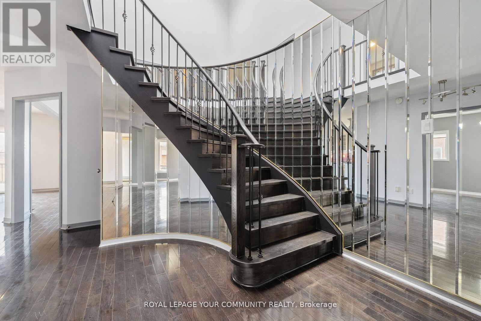 105 Redondo Drive, Vaughan (Beverley Glen), Ontario  L4J 7S6 - Photo 11 - N12138142