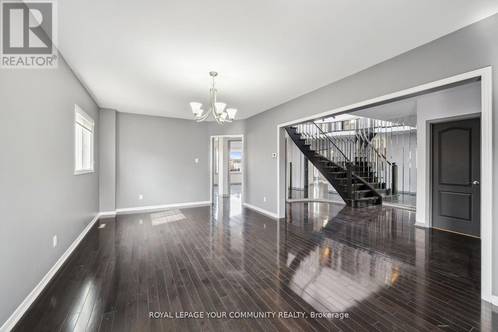 105 Redondo Drive, Vaughan (Beverley Glen), Ontario  L4J 7S6 - Photo 3 - N12138142