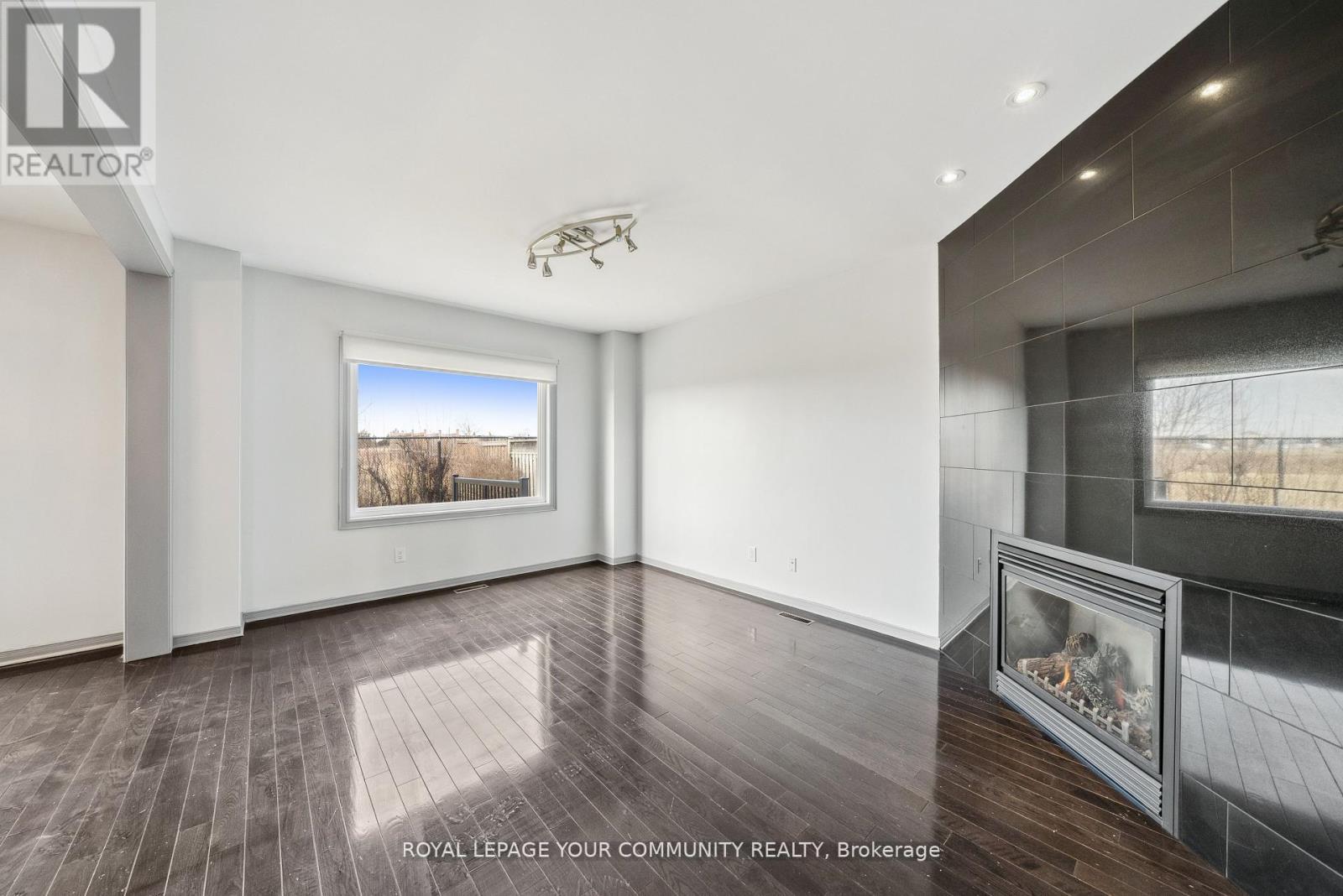 105 Redondo Drive, Vaughan (Beverley Glen), Ontario  L4J 7S6 - Photo 5 - N12138142