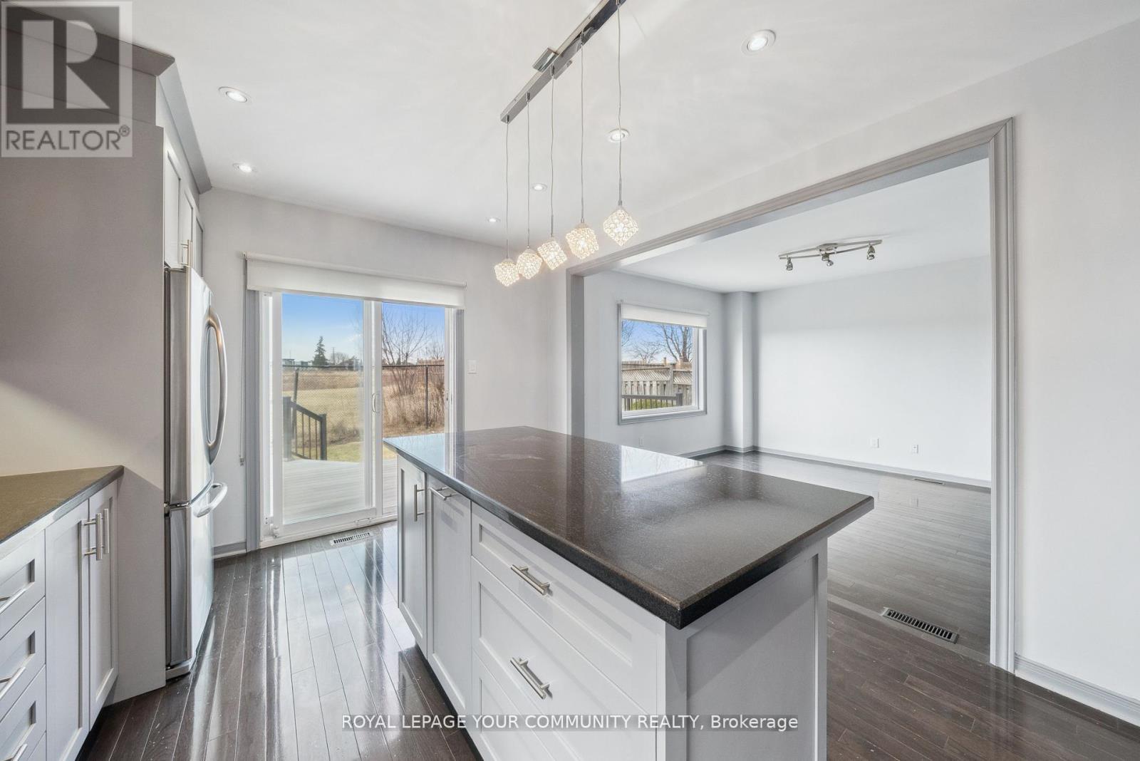 105 Redondo Drive, Vaughan (Beverley Glen), Ontario  L4J 7S6 - Photo 8 - N12138142