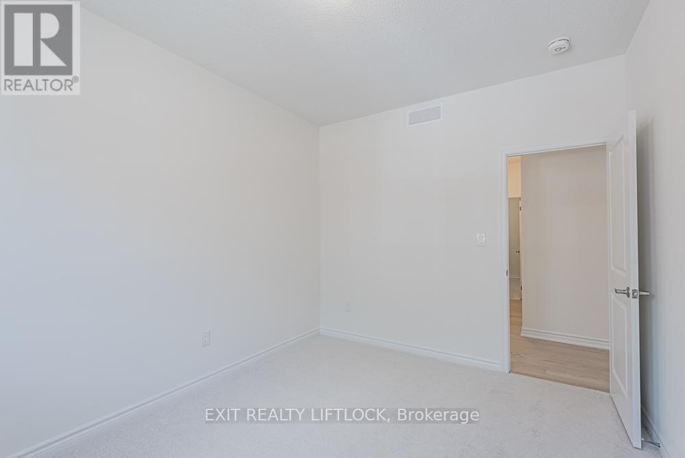53 Hillcroft Way, Kawartha Lakes, Ontario  K0M 1A0 - Photo 8 - X12138271