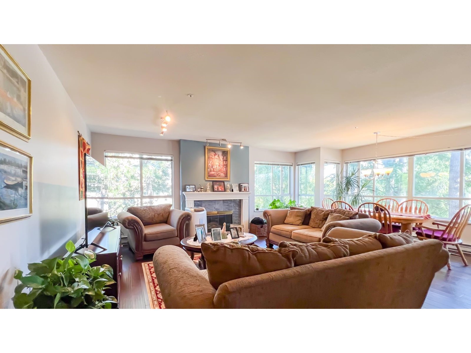202 15375 17 AVENUE, surrey, British Columbia