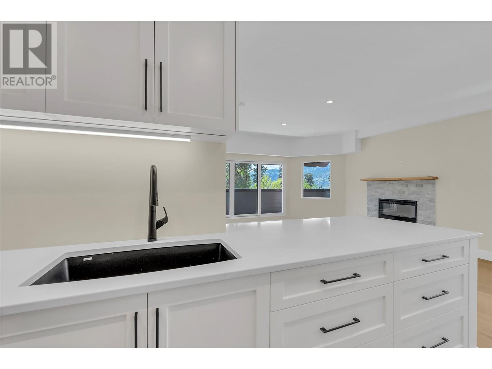 217 Elm Avenue Unit# 301, Penticton, British Columbia  V2A 3W1 - Photo 6 - 10347067