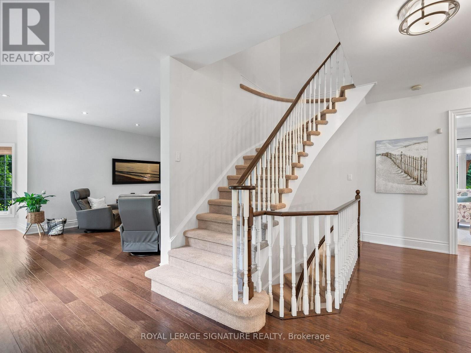 10 Forest Ridge Crescent, Halton Hills, Ontario  L0P 1H0 - Photo 5 - W12138109