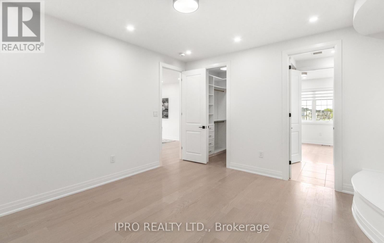 1364 Aymond Crescent, Oakville, Ontario  L6H 7W9 - Photo 32 - W12138115