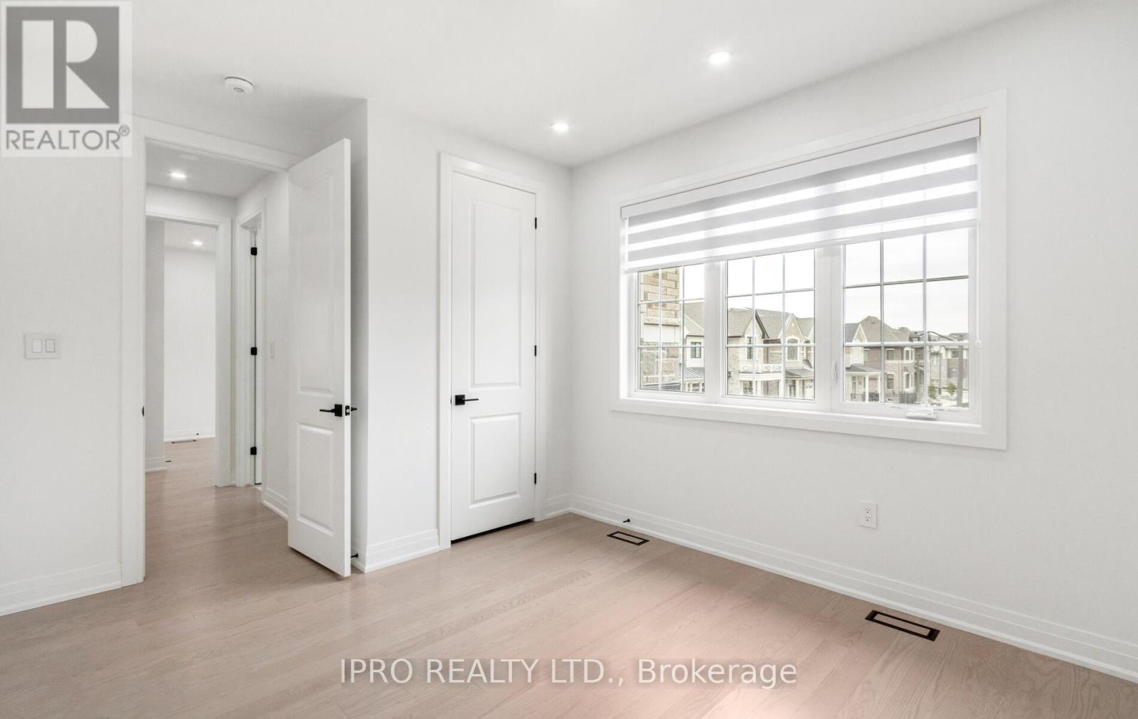 1364 Aymond Crescent, Oakville, Ontario  L6H 7W9 - Photo 33 - W12138115