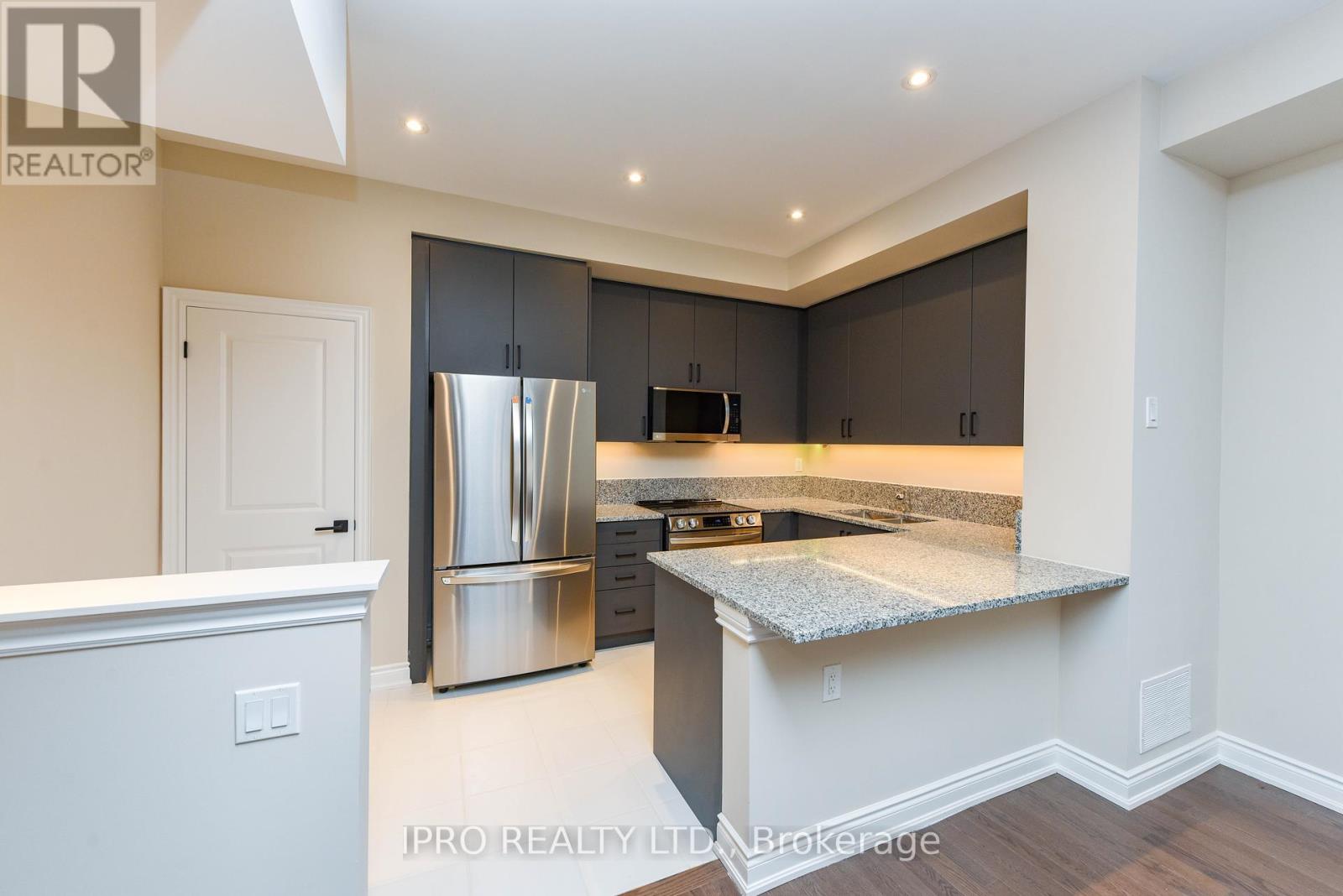 152 - 55 Lunar Crescent, Mississauga, Ontario  L5M 2R4 - Photo 33 - W12138141