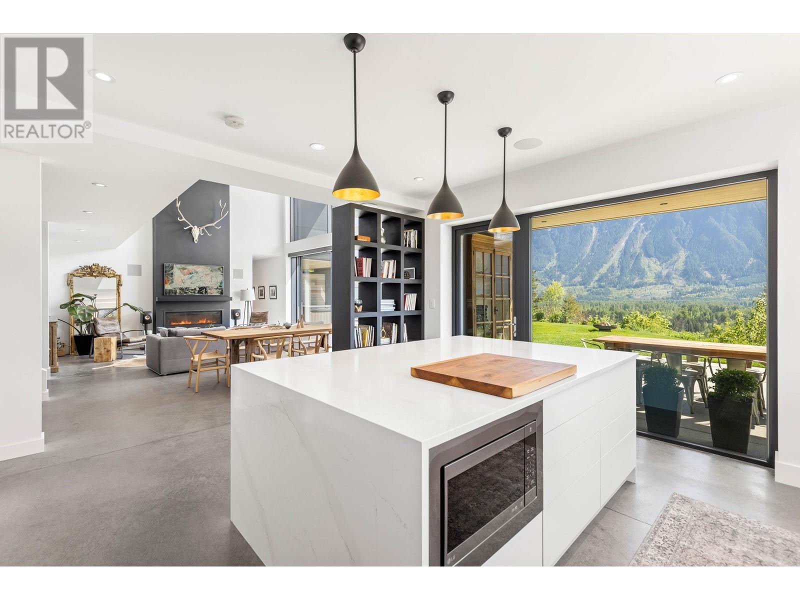7512 Pebble Creek Drive, Pemberton, British Columbia  V0N 2L1 - Photo 9 - R3000008