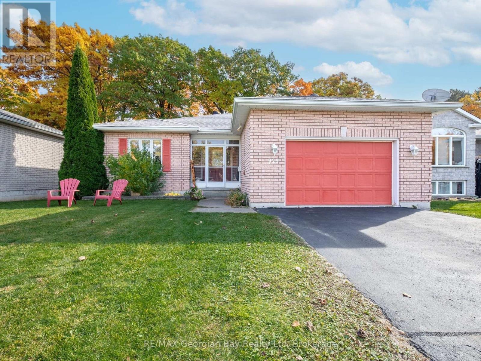 925 Dominion Avenue, Midland, Ontario  L4R 4W2 - Photo 1 - S12131472