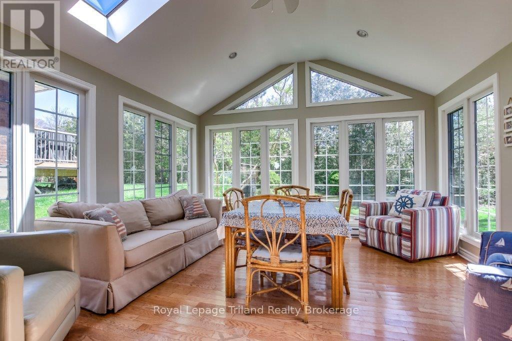 Photo 12 of 34 for 50 Warwick Avenue N