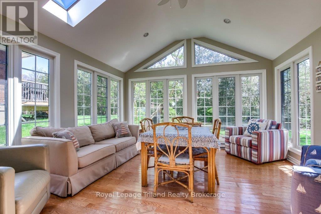 Photo 13 of 34 for 50 Warwick Avenue N