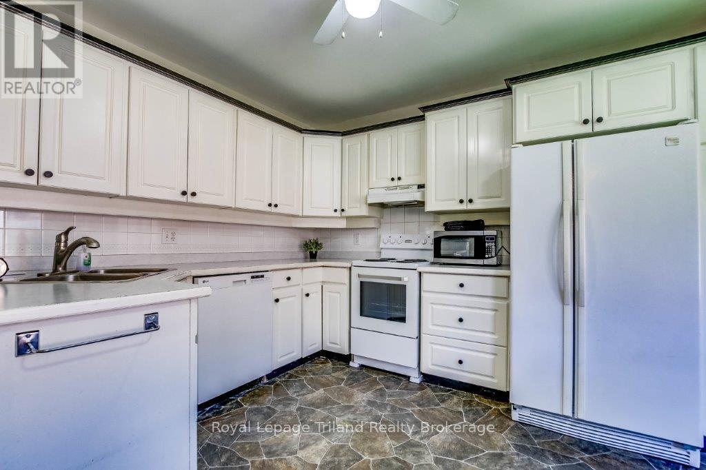 Photo 17 of 34 for 50 Warwick Avenue N