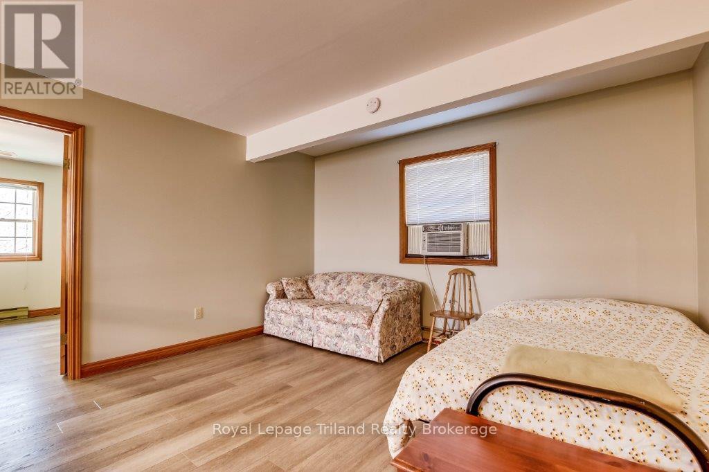 Photo 21 of 34 for 50 Warwick Avenue N