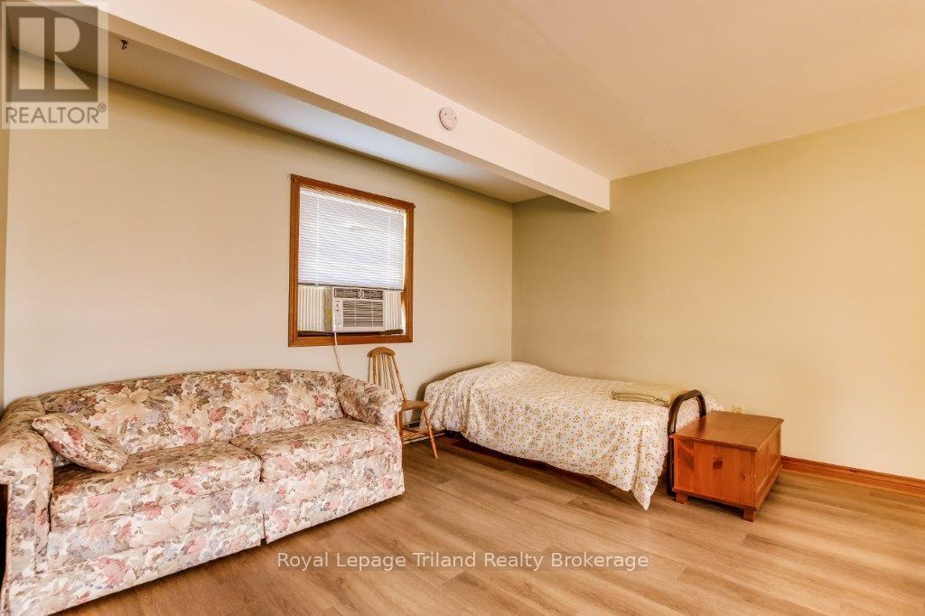 Photo 23 of 34 for 50 Warwick Avenue N