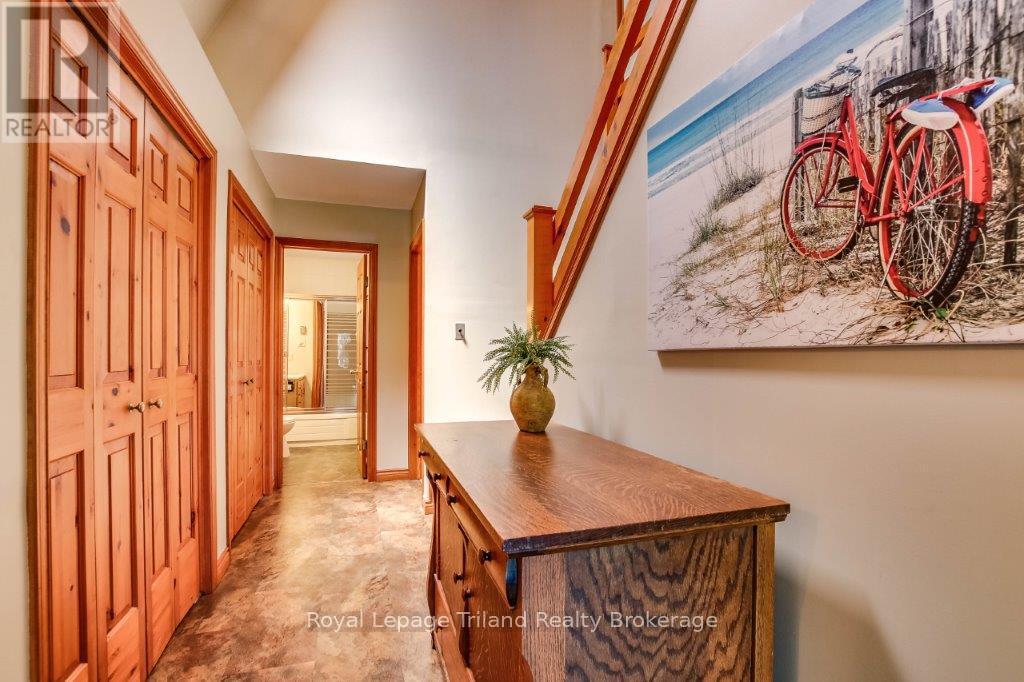 Photo 4 of 34 for 50 Warwick Avenue N