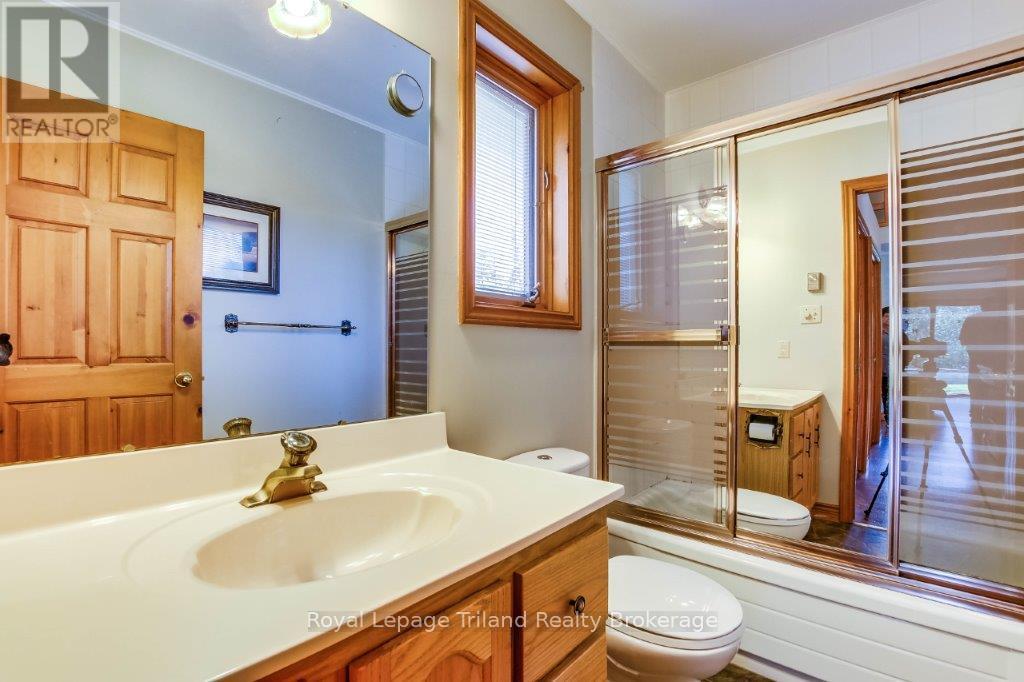 Photo 5 of 34 for 50 Warwick Avenue N