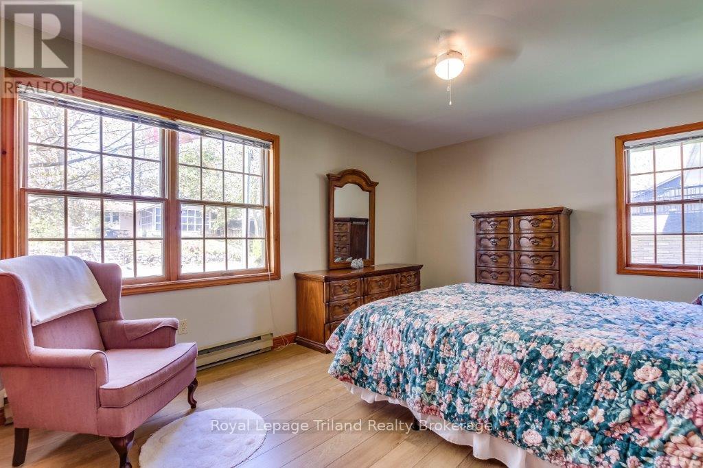 Photo 6 of 34 for 50 Warwick Avenue N