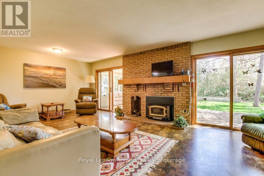 Photo 7 of 34 for 50 Warwick Avenue N