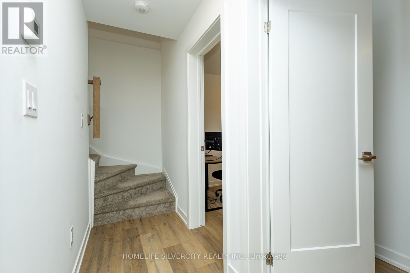 211 - 4263 Fourth Avenue, Niagara Falls, Ontario  L2E 0C2 - Photo 4 - X12138125