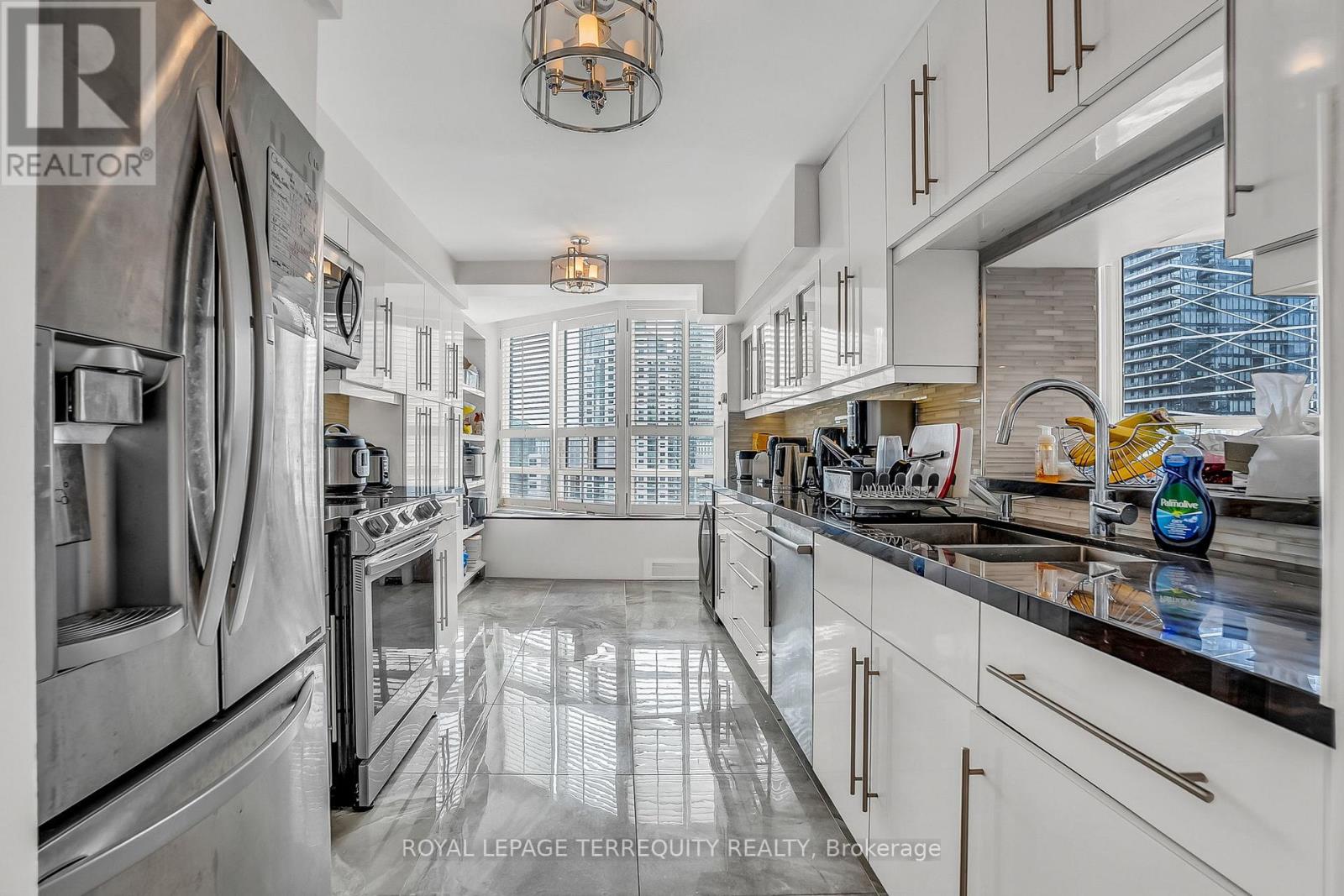 2103 - 71 Simcoe Street, Toronto, Ontario  M5J 2S9 - Photo 11 - C12135535