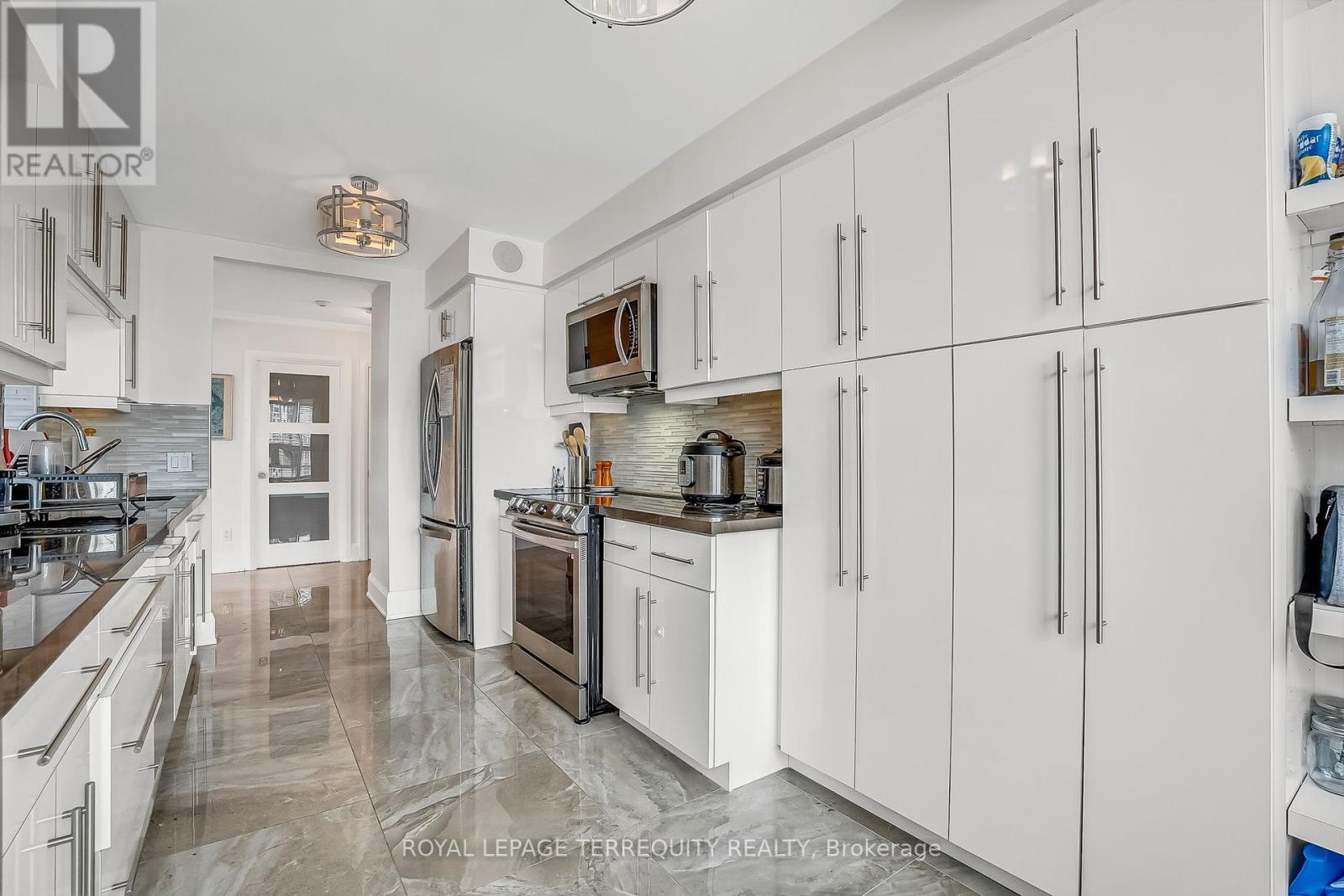 2103 - 71 Simcoe Street, Toronto, Ontario  M5J 2S9 - Photo 10 - C12135535