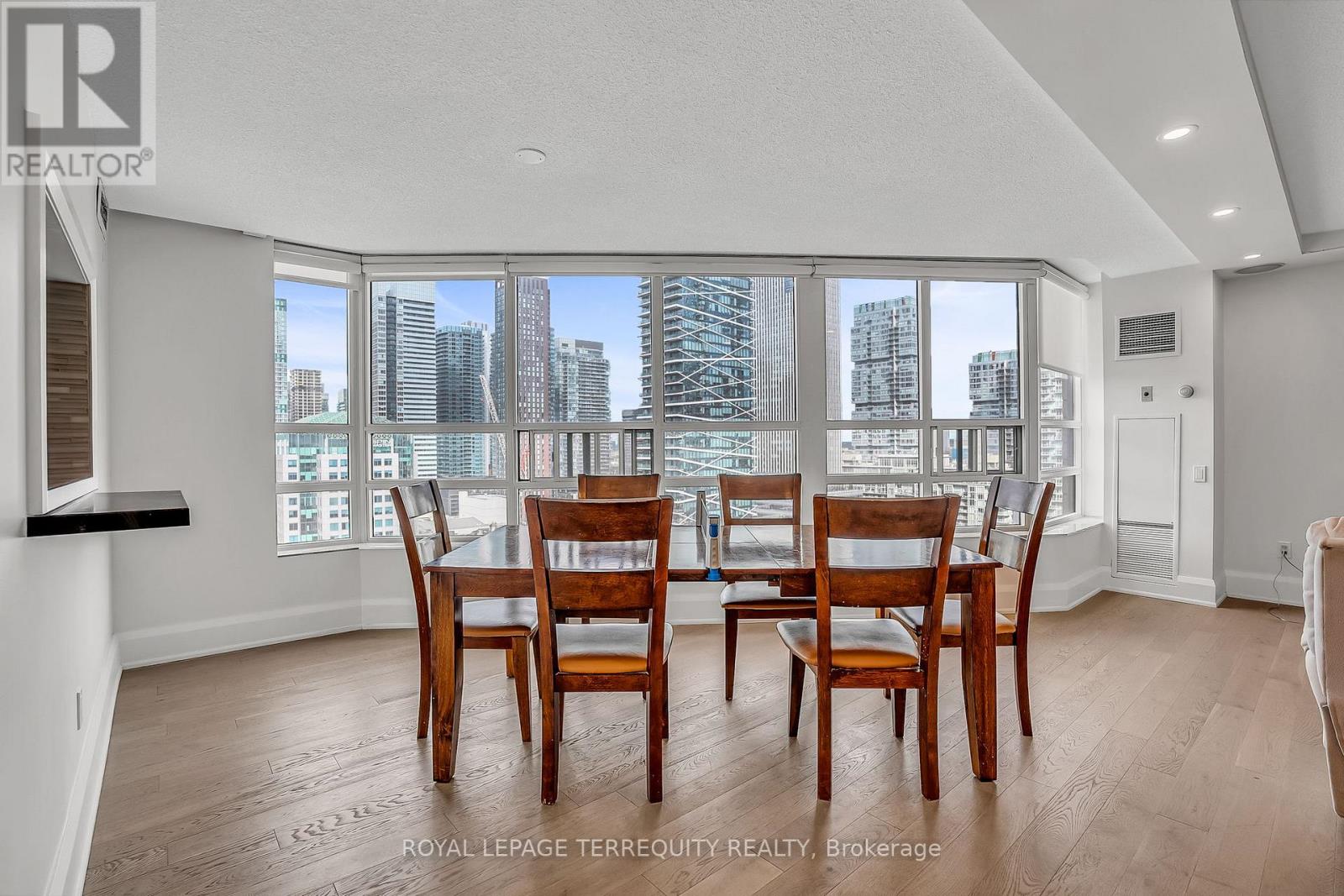 2103 - 71 Simcoe Street, Toronto, Ontario  M5J 2S9 - Photo 8 - C12135535