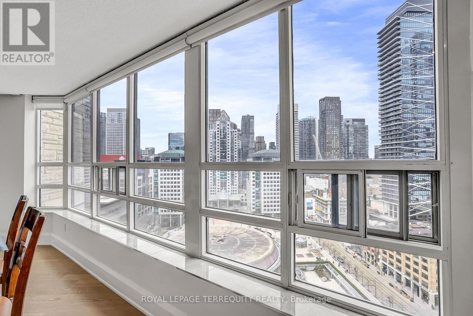2103 - 71 Simcoe Street, Toronto, Ontario  M5J 2S9 - Photo 7 - C12135535