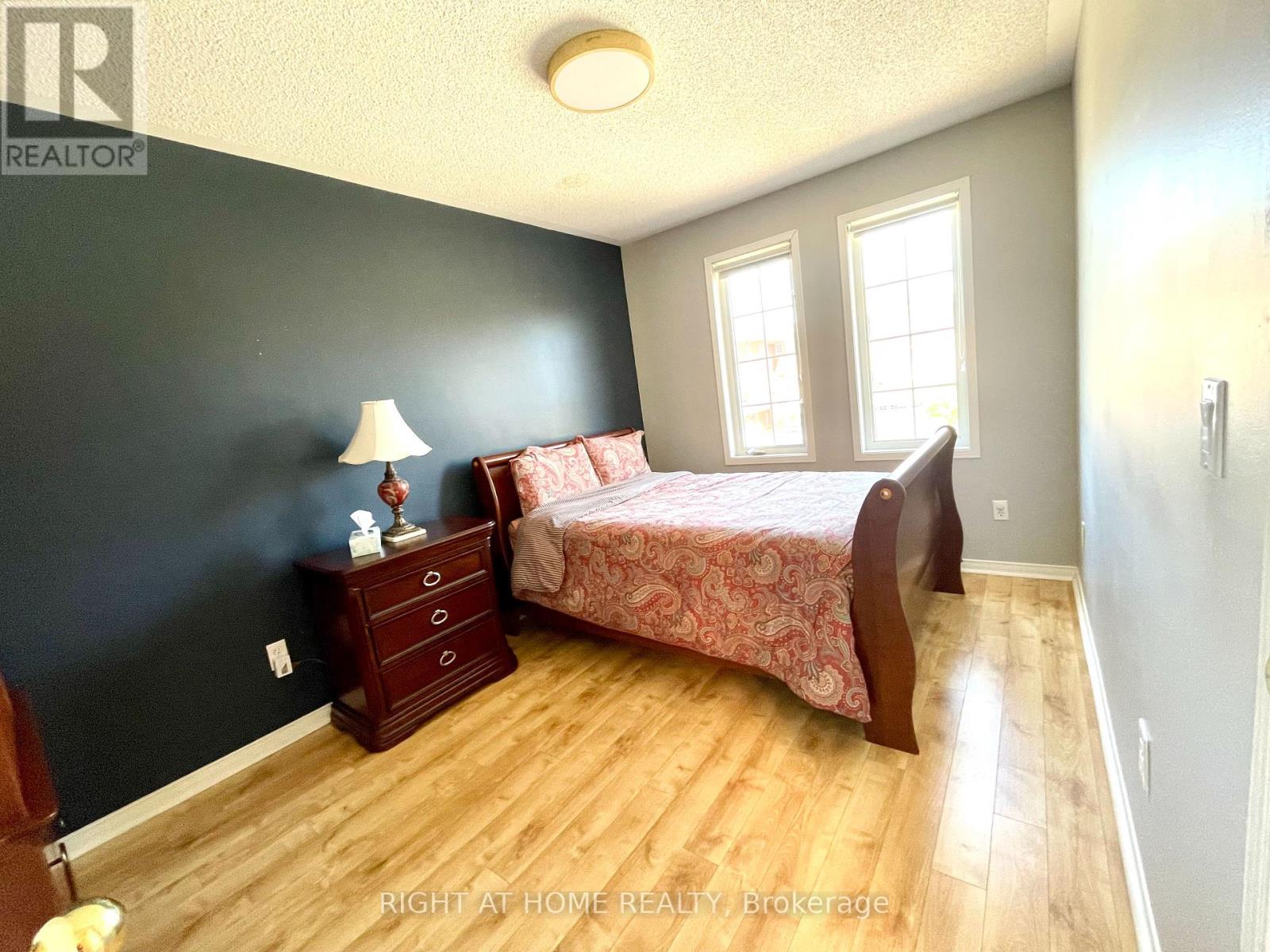 32 Millcliff Circle, Aurora, Ontario  L4G 7N7 - Photo 10 - N12129398