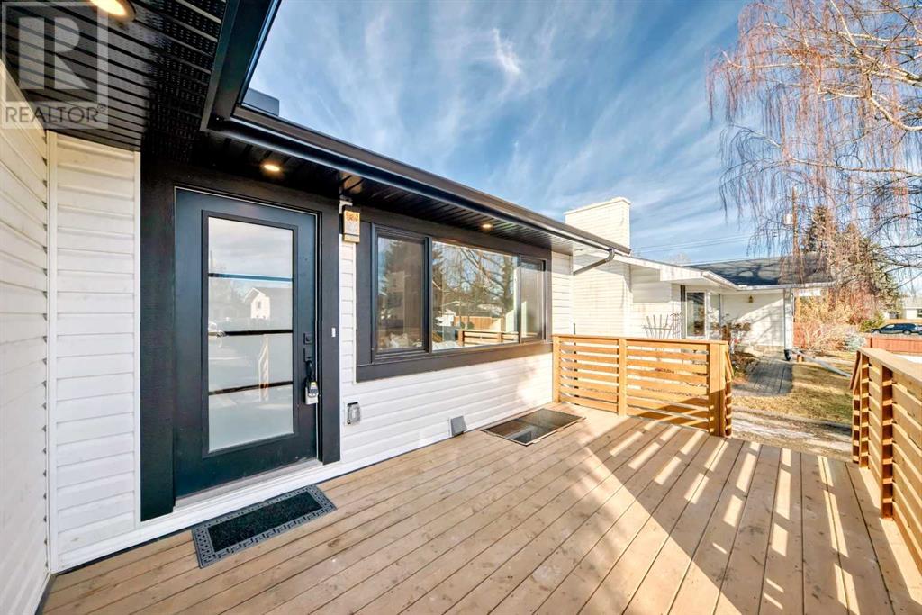 Property at 609 Willowburn Crescent SE image 2