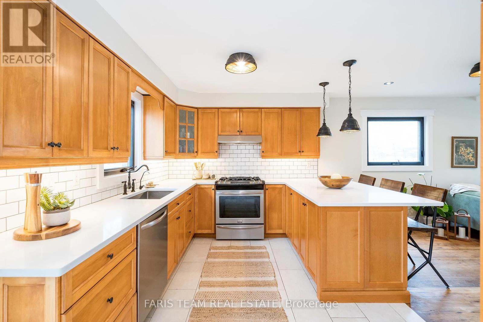 Property at 261 EDENWOOD CRESCENT image 4
