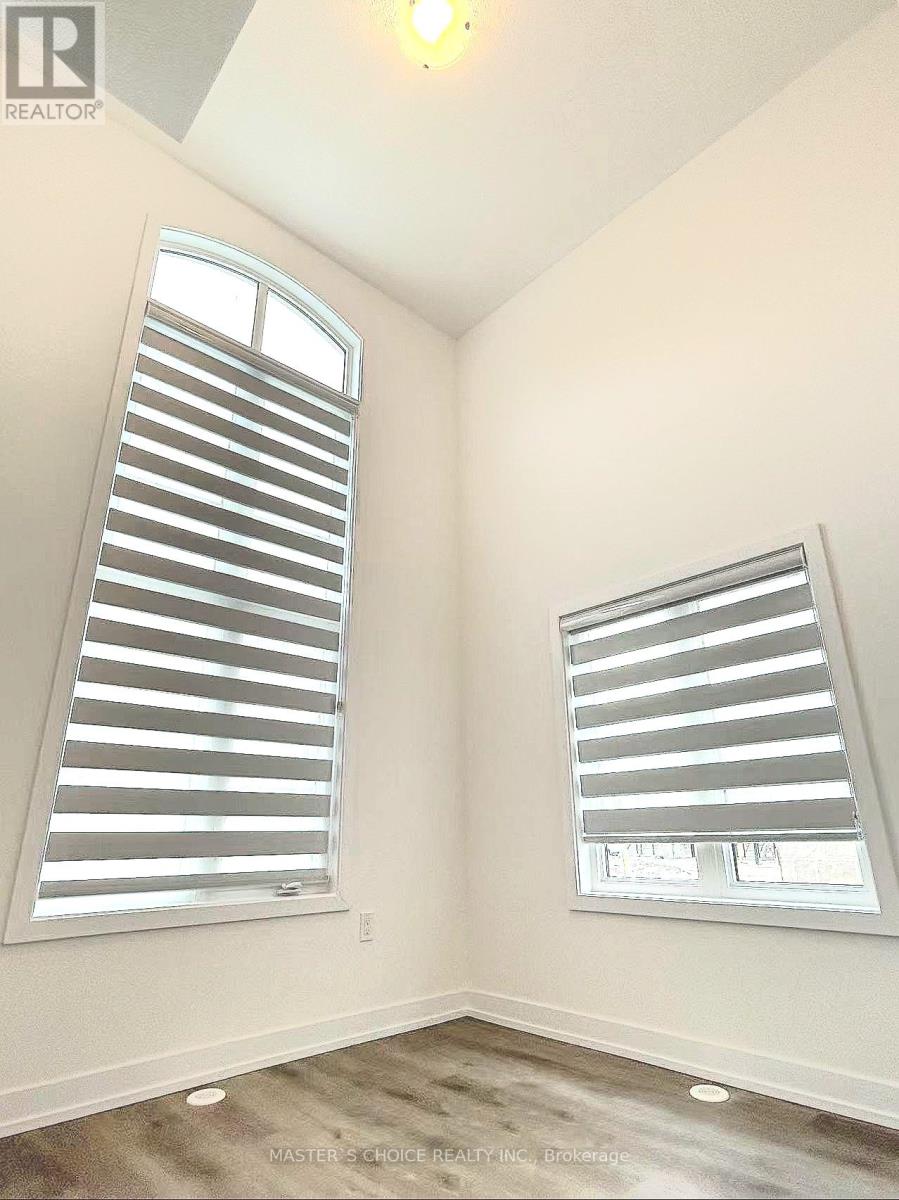 92 Lyall Stokes Circle, East Gwillimbury, Ontario  L0G 1M0 - Photo 5 - N12126105