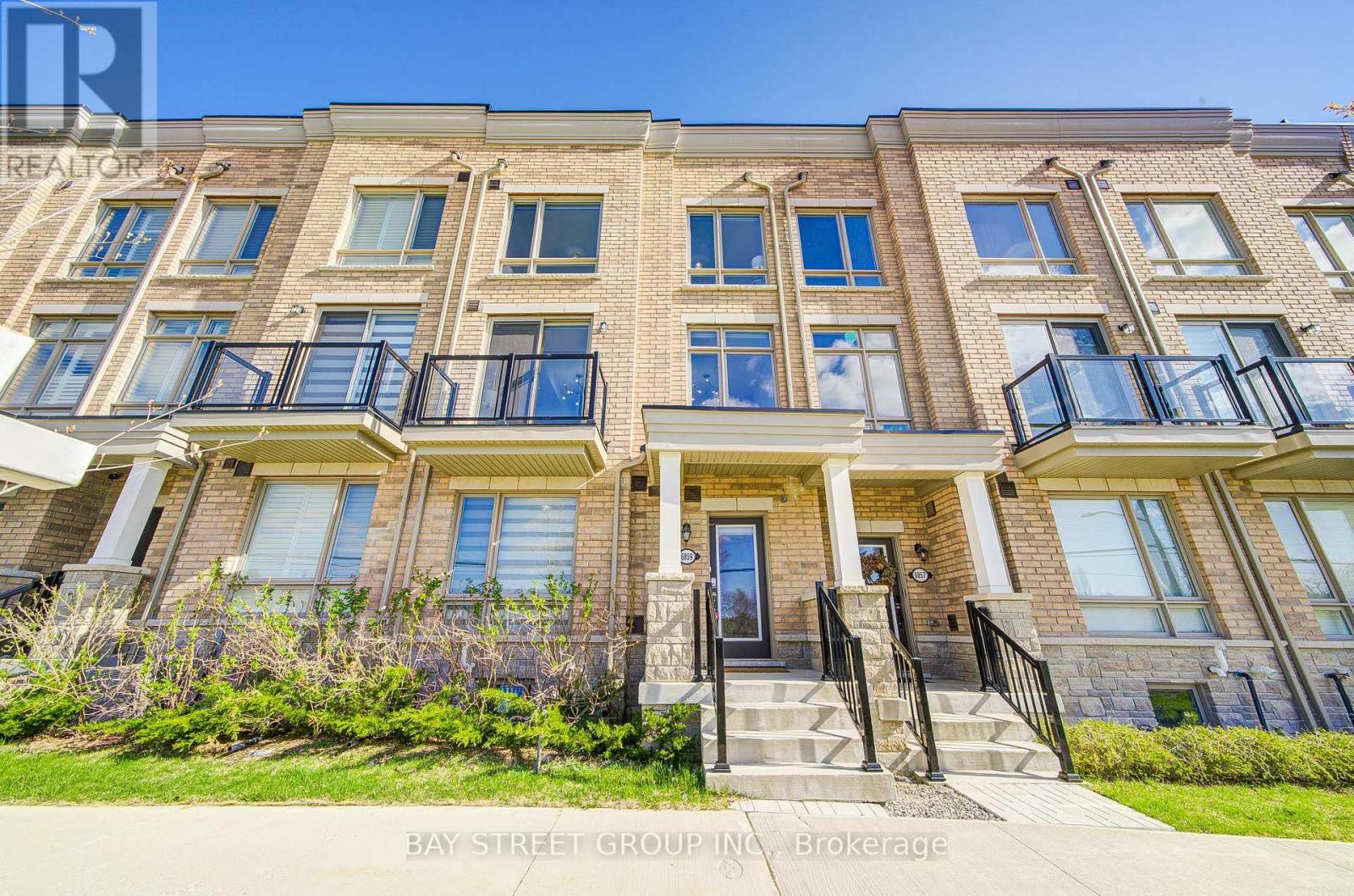 6859 Main Street, Whitchurch-Stouffville (Stouffville), Ontario  L4A 4X2 - Photo 2 - N12136106