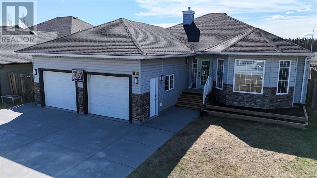 Property at 1616 42 Street image 2