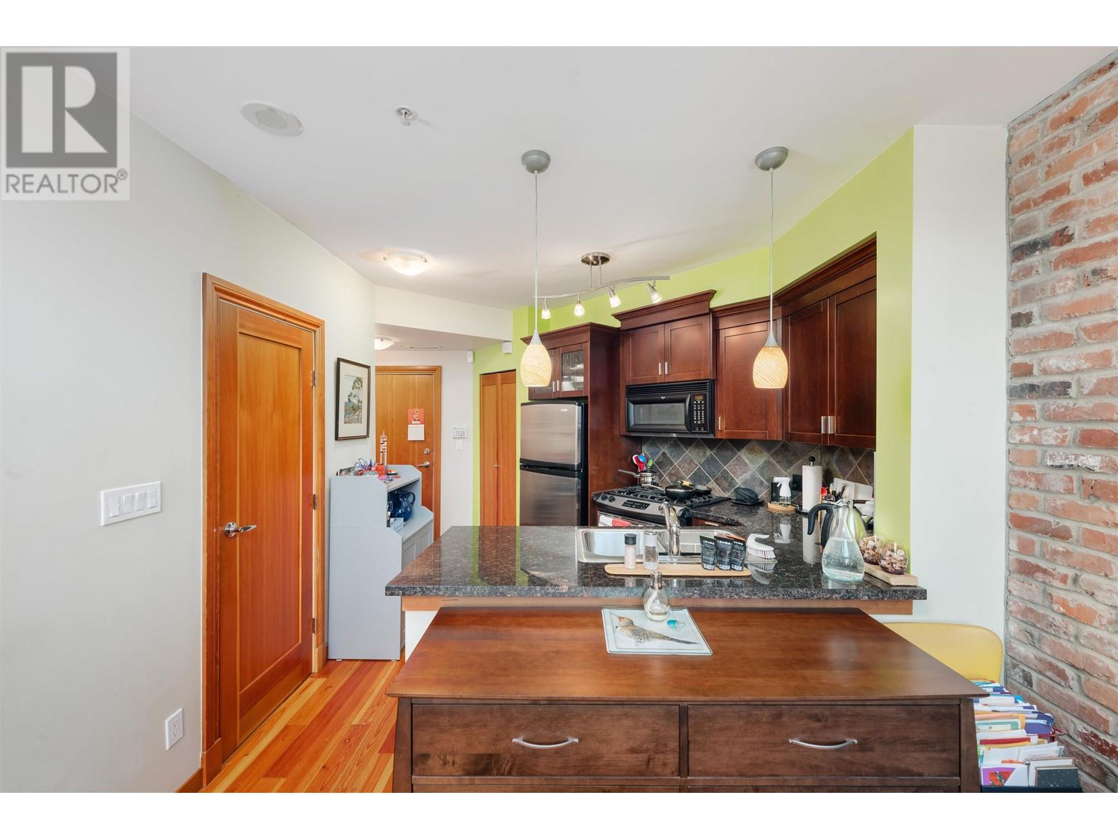 104 10 Renaissance Square, New Westminster, British Columbia  V3M 7B1 - Photo 8 - R3000922