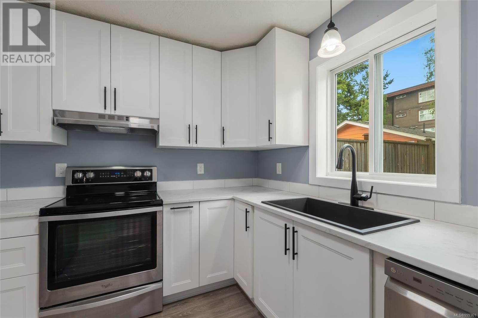 2700 Claude Rd, Langford, British Columbia  V6B 3T6 - Photo 8 - 999361