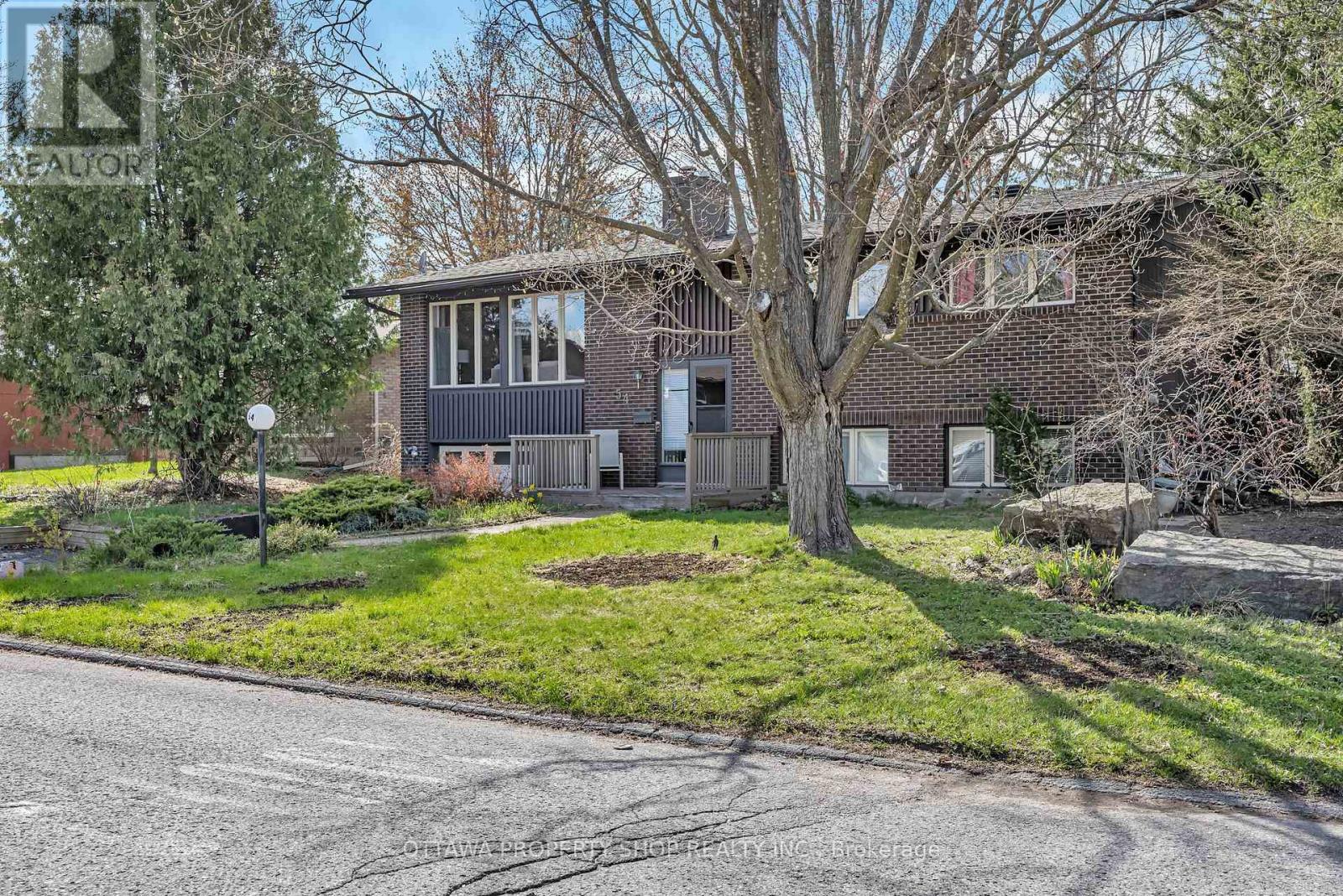 Property at 54 CHIMO DRIVE image 1