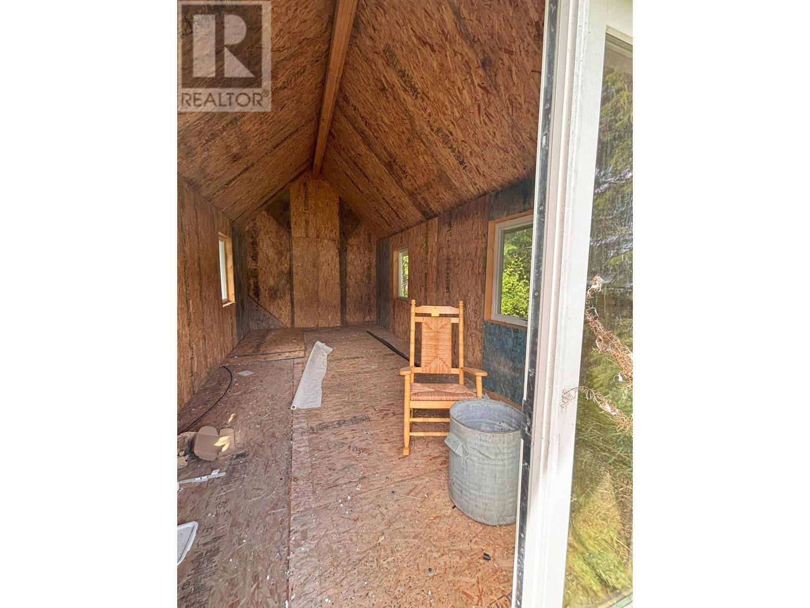 8182 Lower Inonoaklin Road, Edgewood, British Columbia  V0G 1J0 - Photo 14 - 10347003