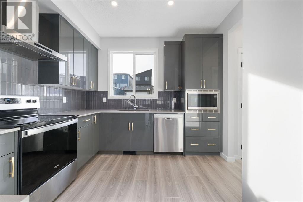 Property at 218 Edith Road NW image 2