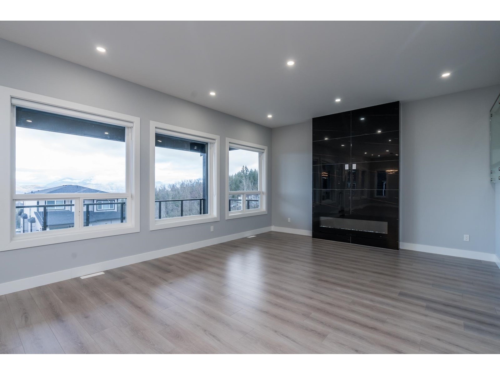 Property at 51097 FARMERS WAY image 3