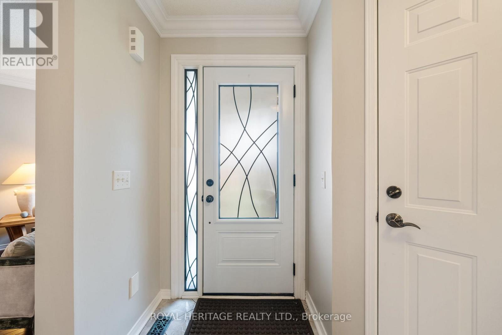 21 Dalebrooke Crescent, Whitby, Ontario  L1P 1P1 - Photo 5 - E12138305