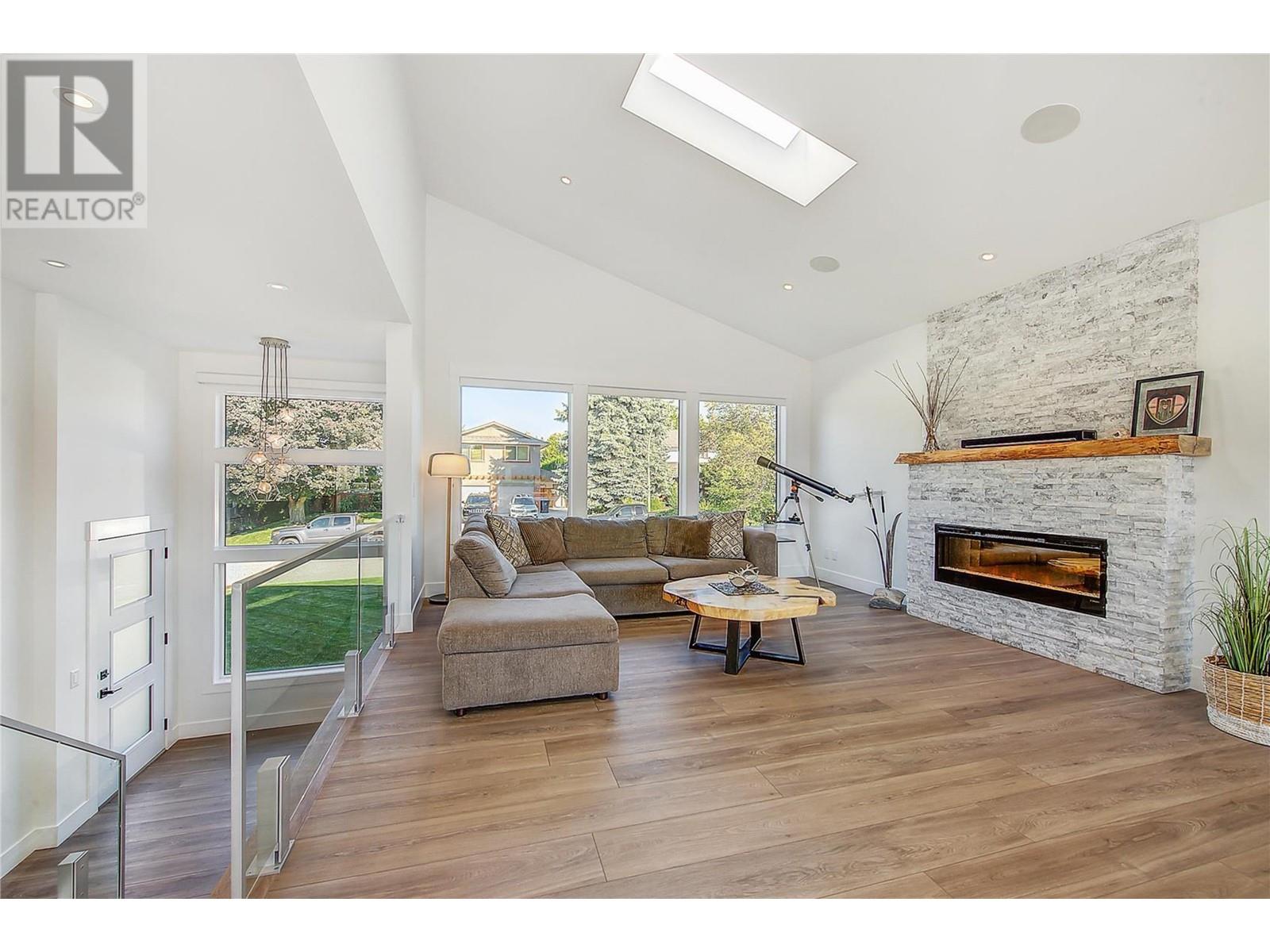 4354 Kensington Drive, Kelowna, British Columbia  V1W 2L8 - Photo 5 - 10347123