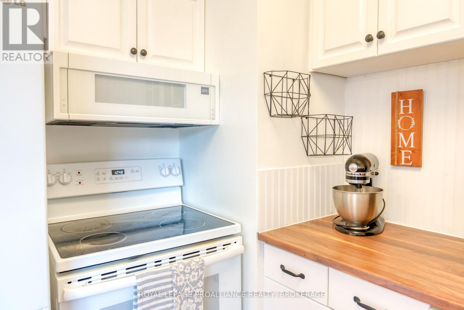 131 Chesterfield Drive, Loyalist, Ontario  K7N 1M5 - Photo 15 - X12138472