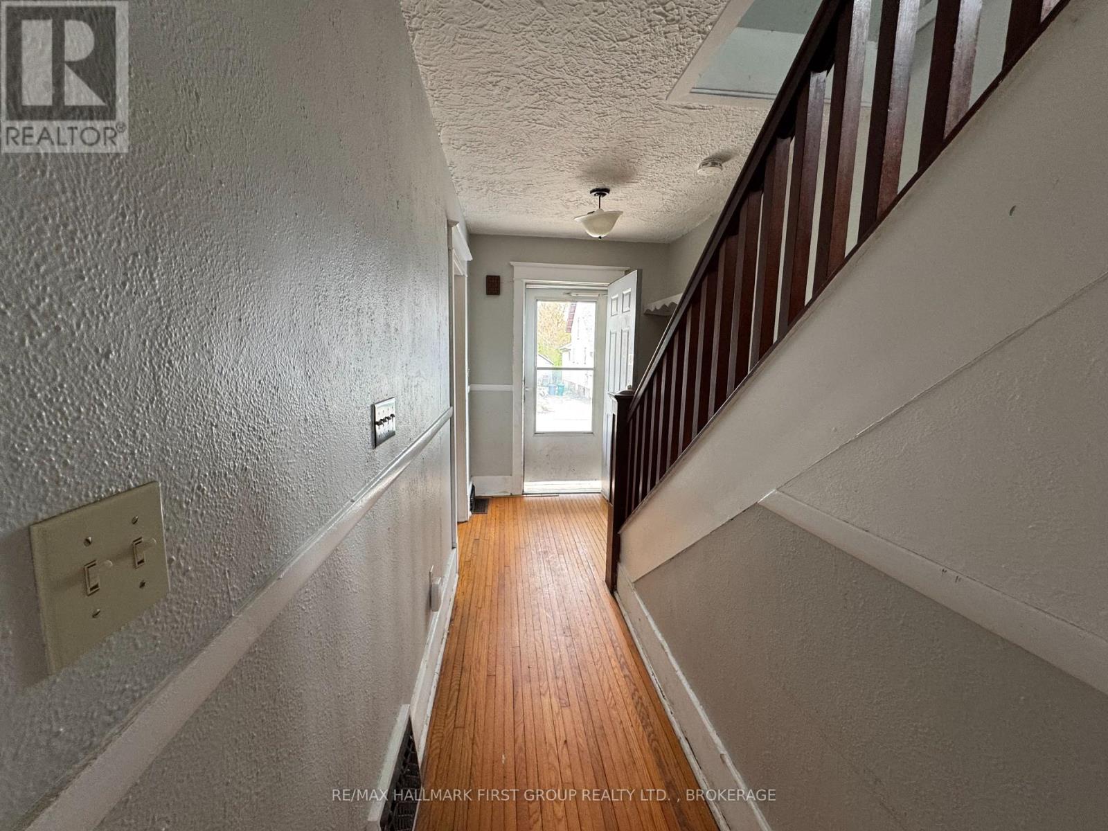 516 Victoria Street, Kingston, Ontario  K7L 4A1 - Photo 3 - X12138519