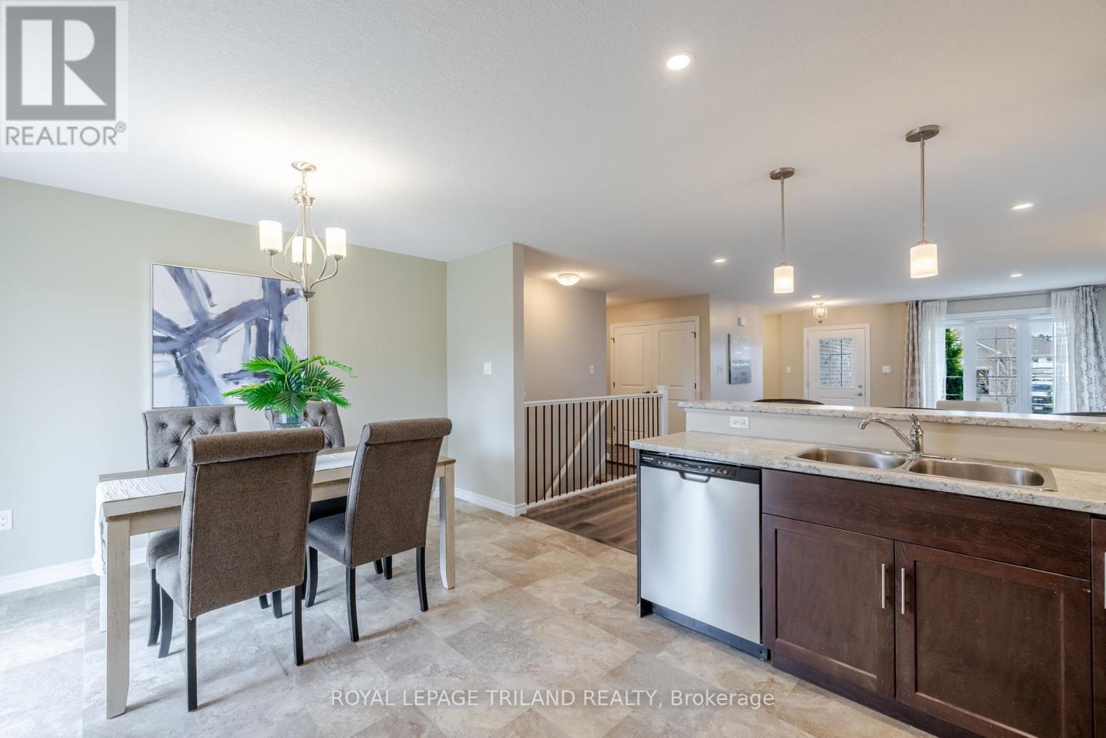 15 Shawns Trail, Thames Centre, Ontario  N0M 2P0 - Photo 10 - X12138542