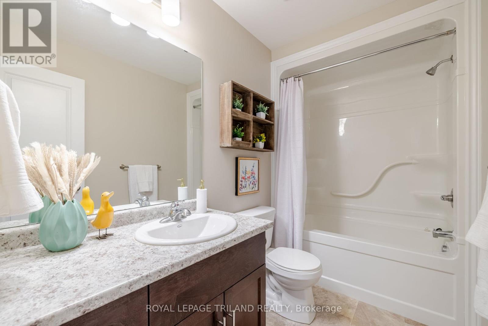 15 Shawns Trail, Thames Centre, Ontario  N0M 2P0 - Photo 18 - X12138542