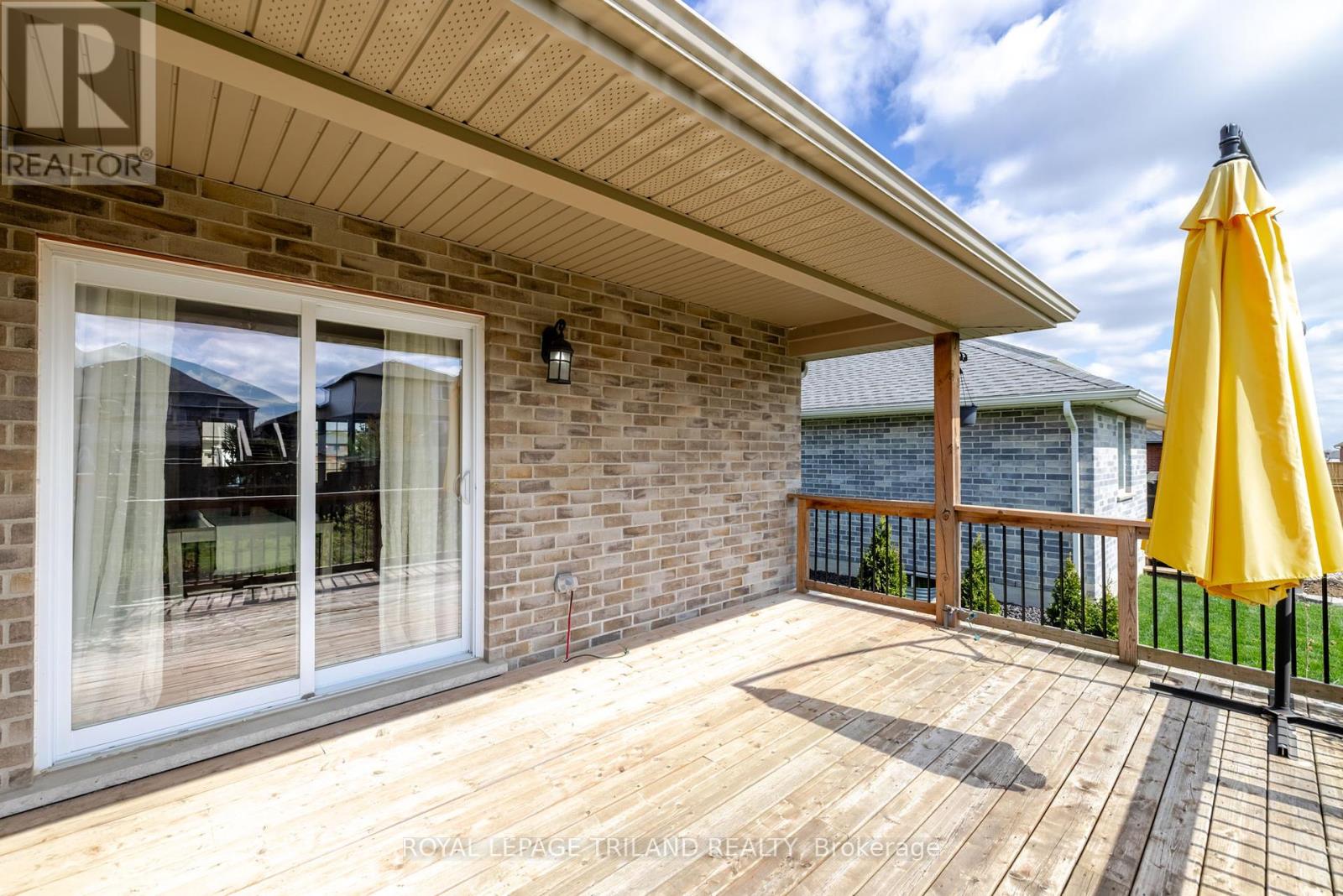 15 Shawns Trail, Thames Centre, Ontario  N0M 2P0 - Photo 25 - X12138542