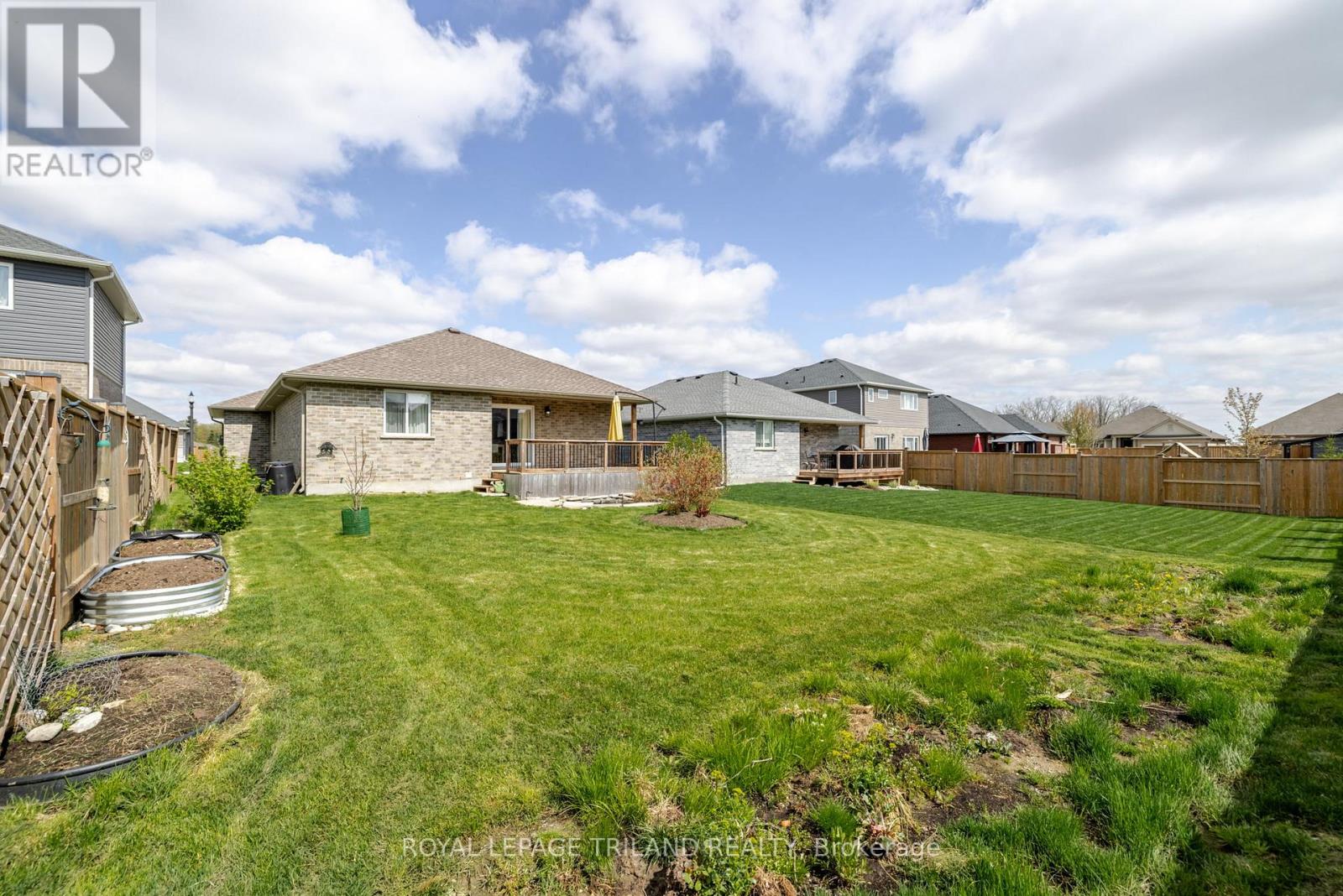 15 Shawns Trail, Thames Centre, Ontario  N0M 2P0 - Photo 28 - X12138542