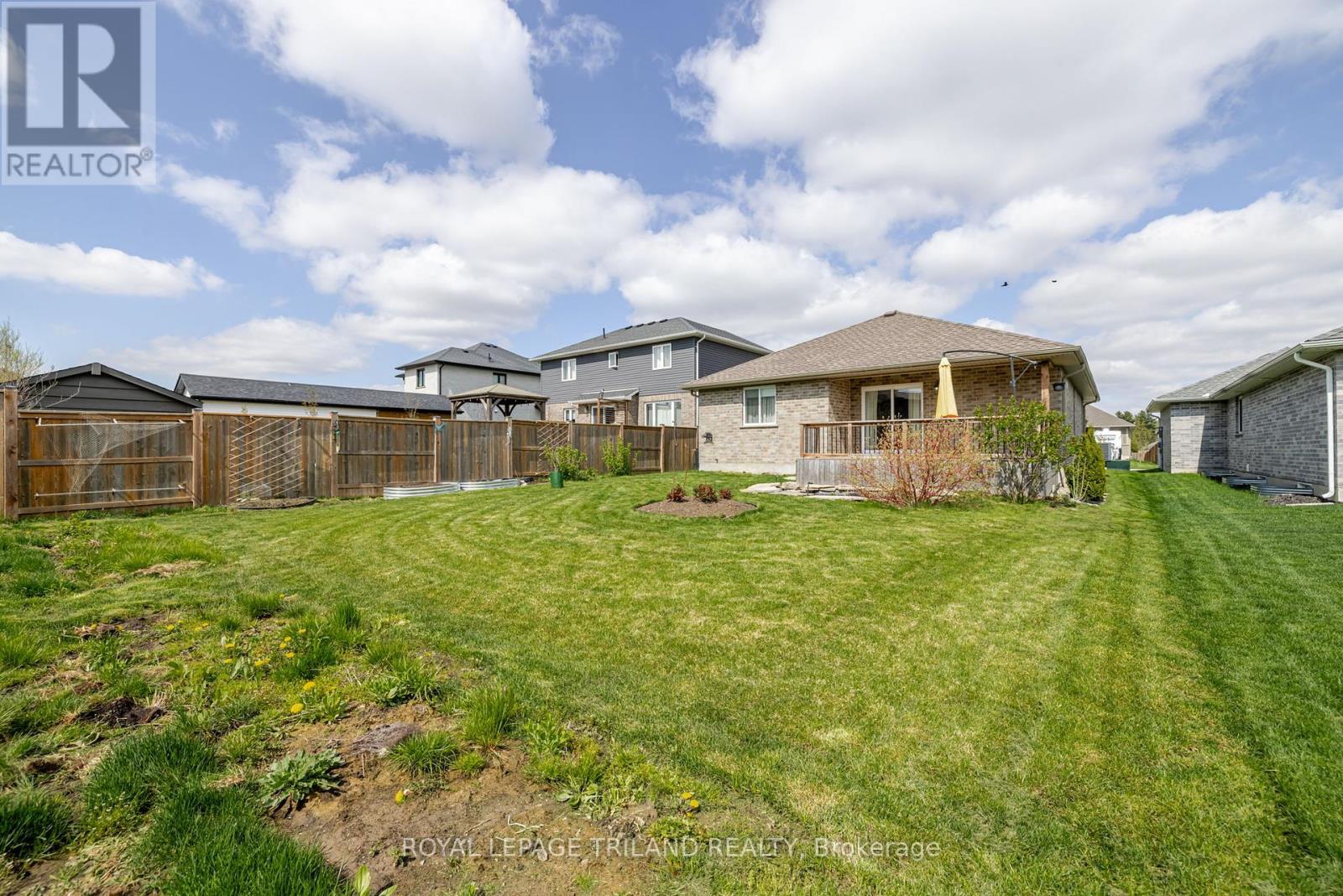 15 Shawns Trail, Thames Centre, Ontario  N0M 2P0 - Photo 29 - X12138542